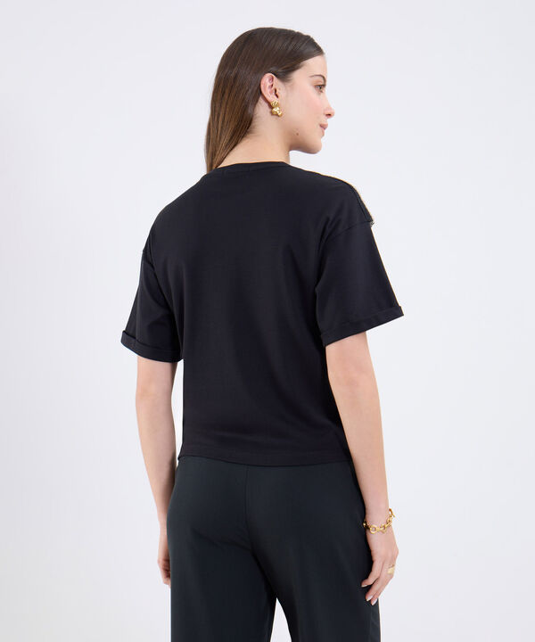 Camiseta Con Detalle En Hombro