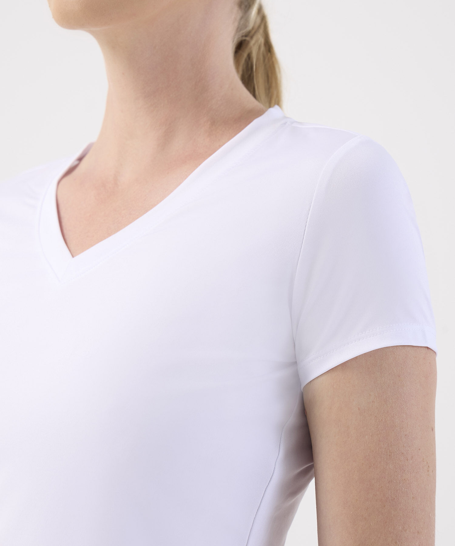 Camiseta Básica de Cuello en V