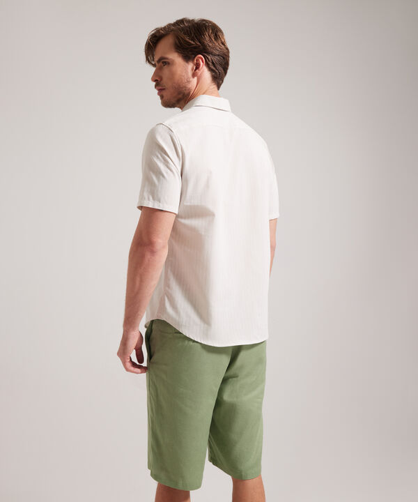 Camisa Estampada Manga Corta Con Bolsillo Y Silueta Slim Fit