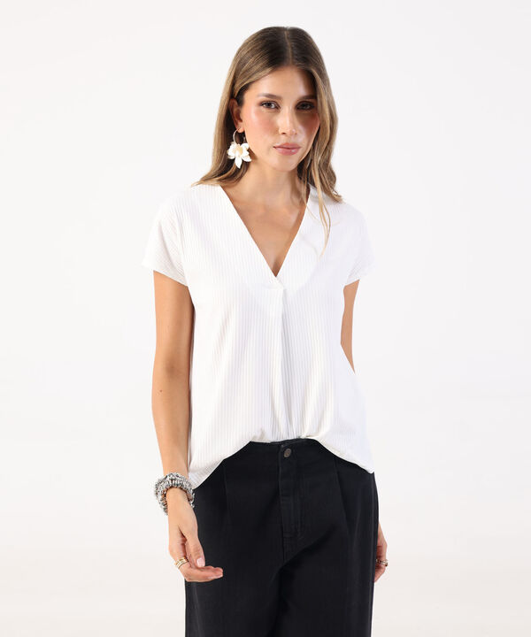 Camiseta Texturizada Con Cuello En V Para Mujer image number null