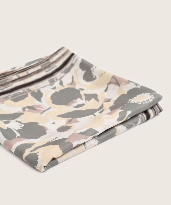 Bufanda Tipo Pa&ntilde;oleta En Sat&iacute;n Estampada image number null