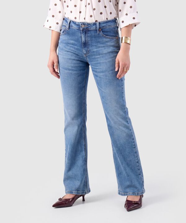 Jeans De Corte Flare Para Mujer image number null