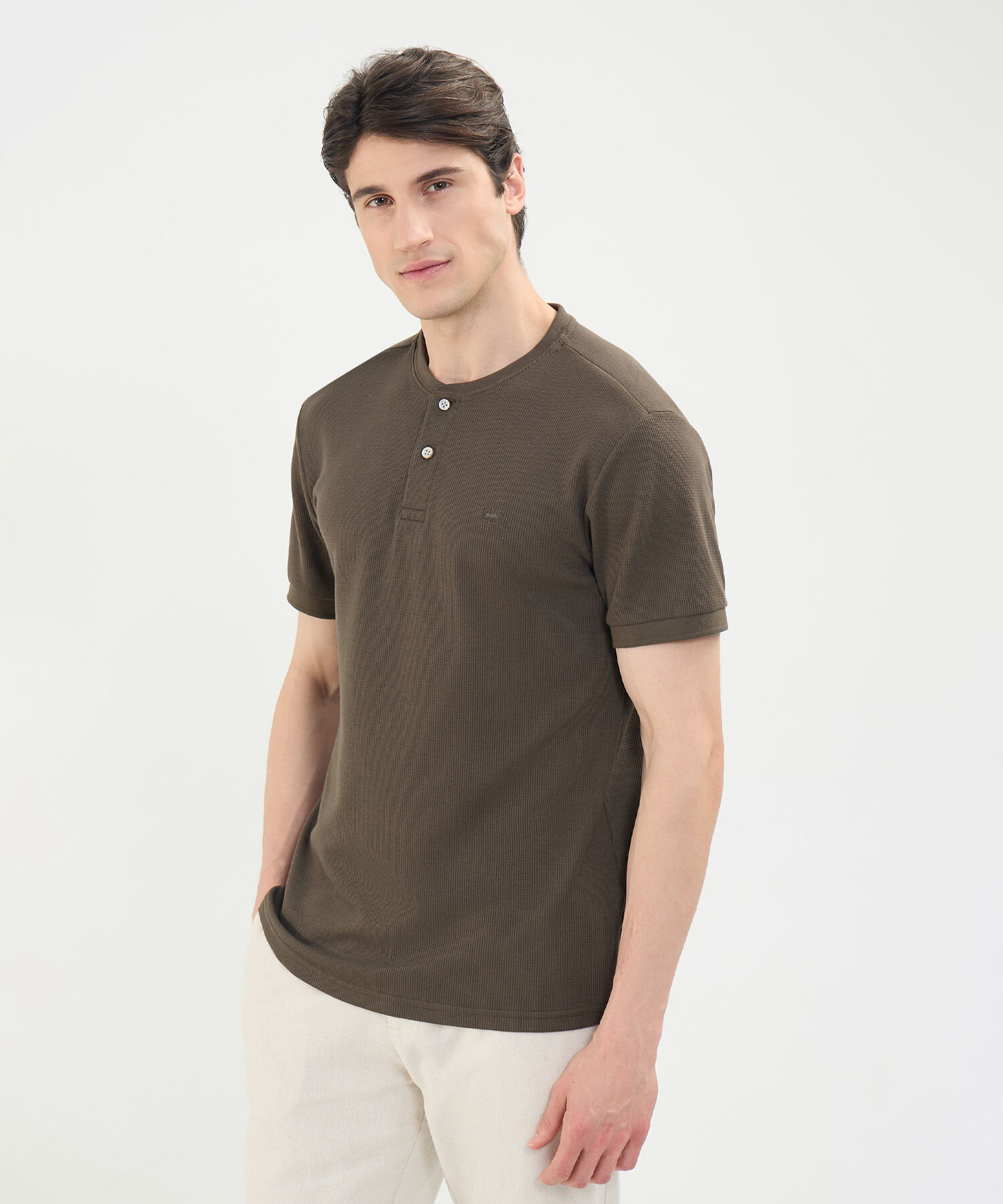 Cuello Camiseta Henley