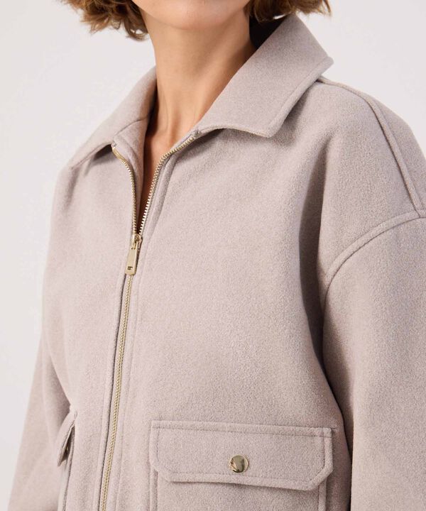 Chaqueta unicolor con bolsillos  image number null