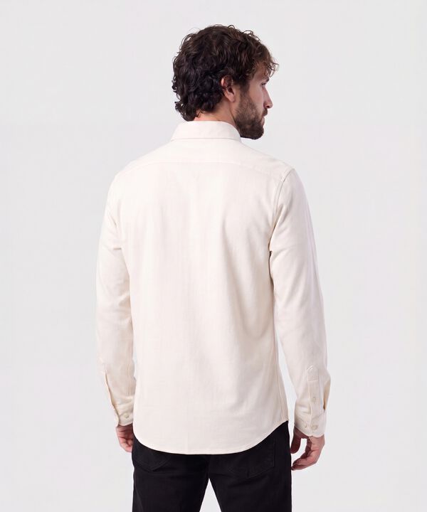 Camisa Unicolor Con Cuello De Bot&oacute;n Hombre