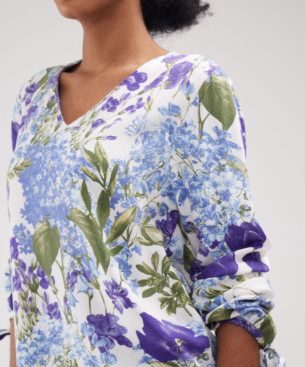 Blusa Estampada Escote V
