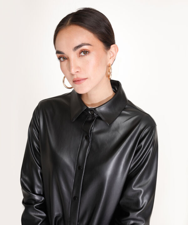 Chaqueta Manga Larga Con Broches Y Cuello Tipo Camisero
