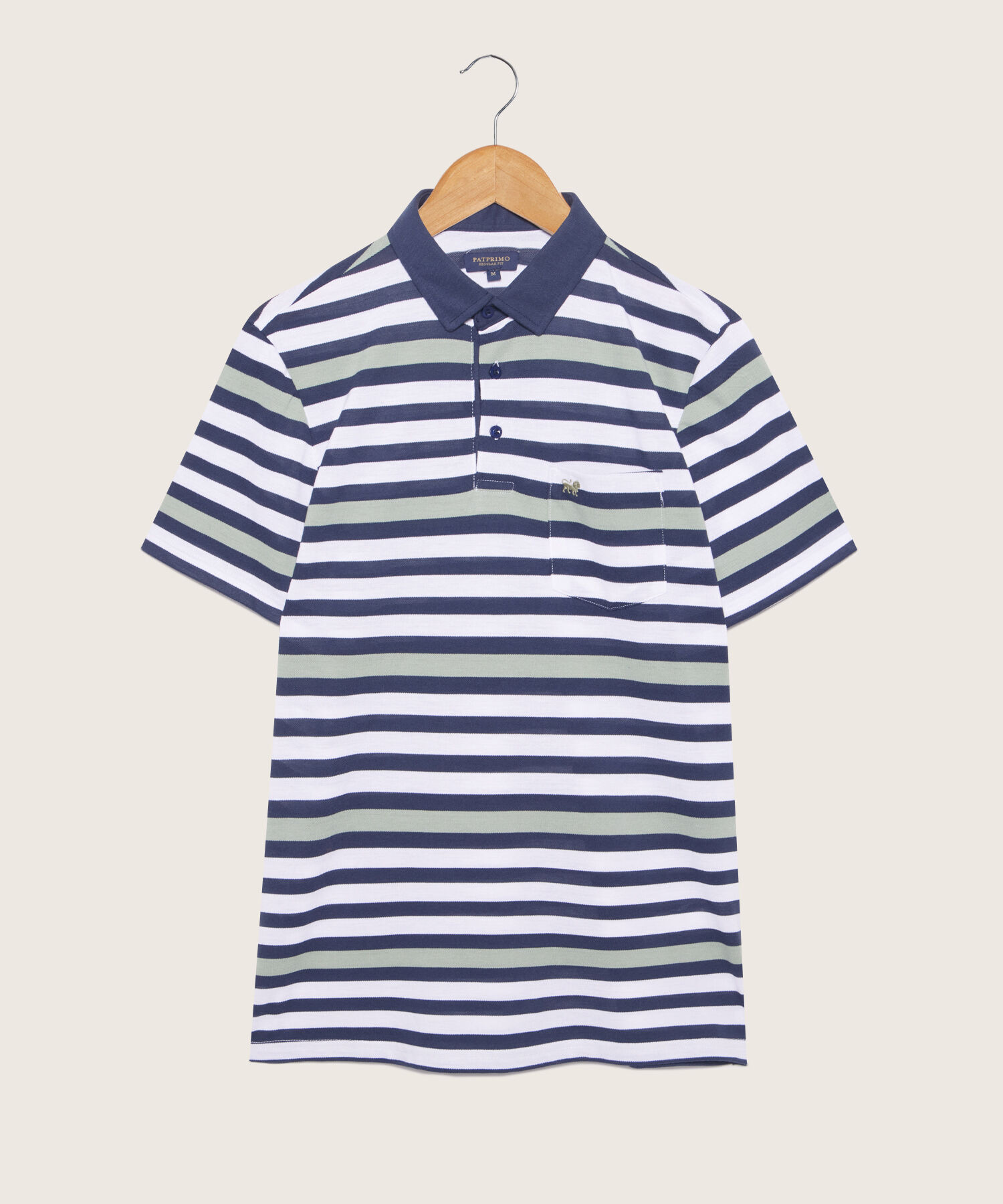 Polo Preteñida, Cuello Duro Con Bolsillo Y Silueta Regular Fit