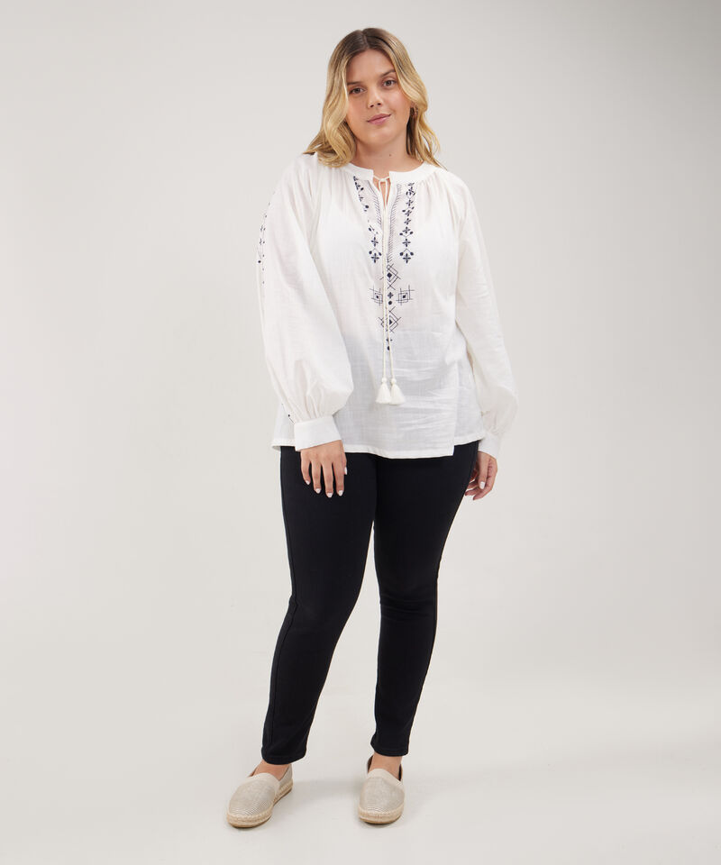 Blusa Unicolor Con Bordado Y Borlas