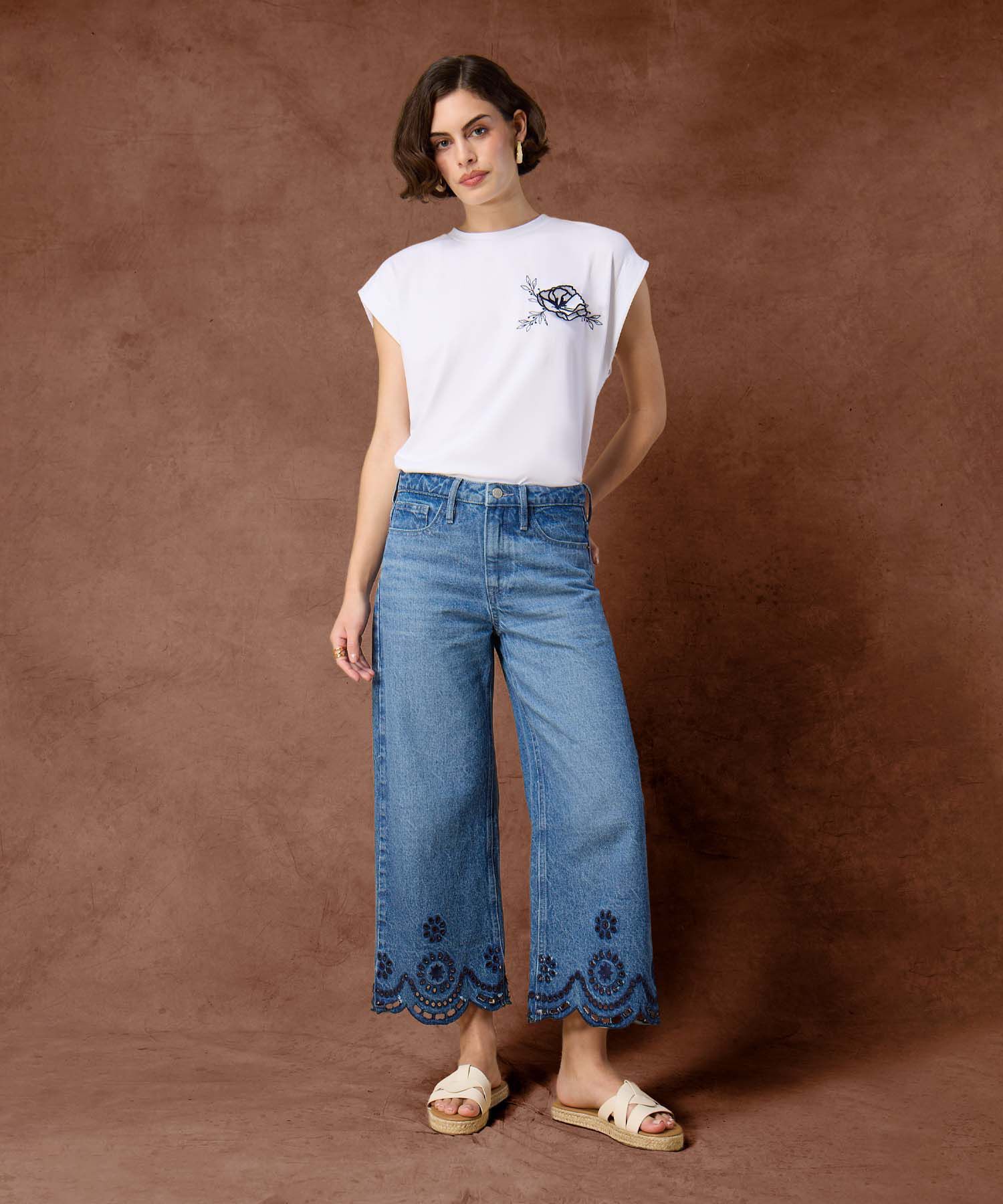 Jean con Bota Amplia y Bordado Para Mujer