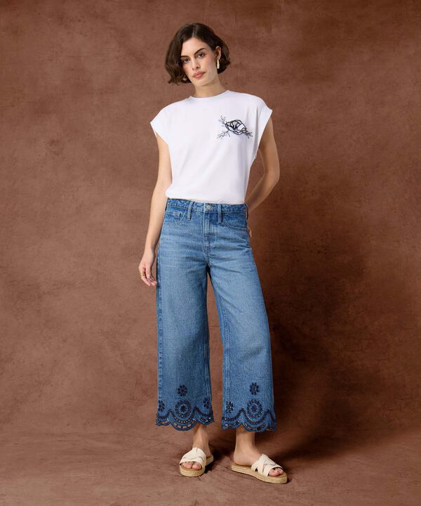 Jean con Bota Amplia y Bordado Para Mujer image number null