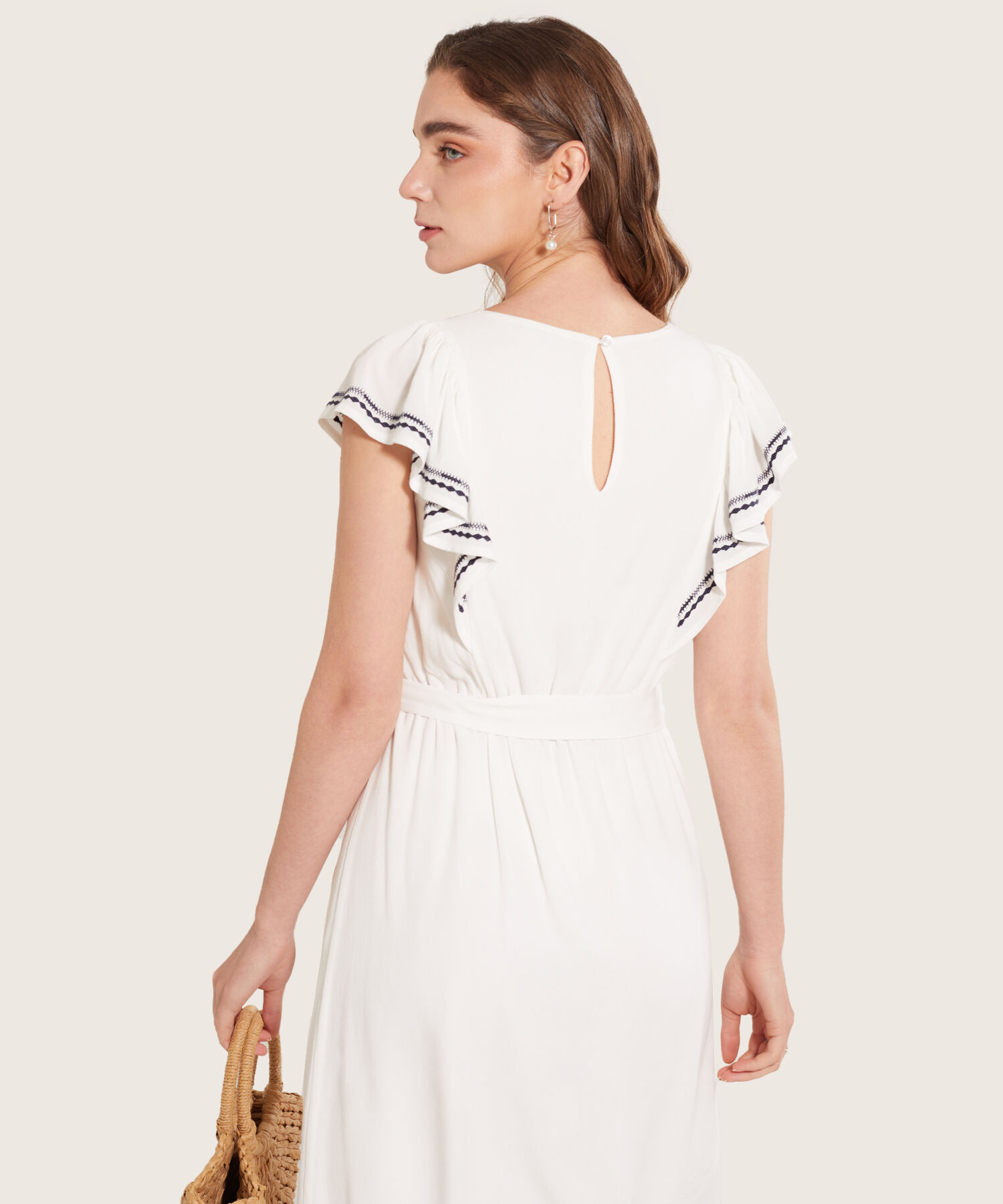 Vestido Escote Redondo Con Detalle De Bordado