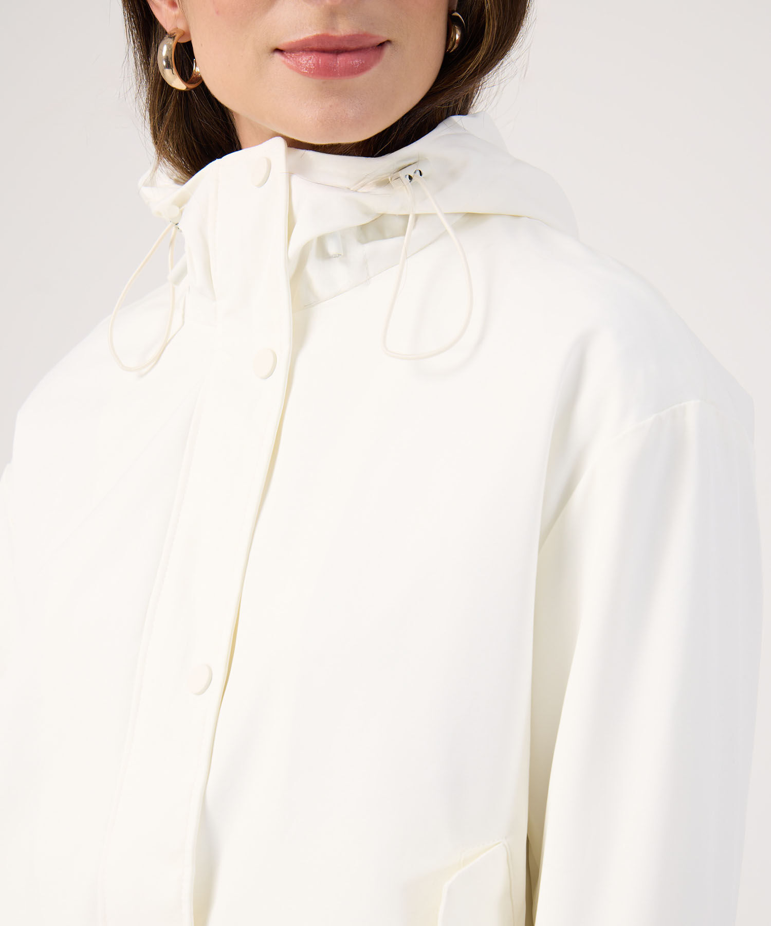 Chaqueta con capota 