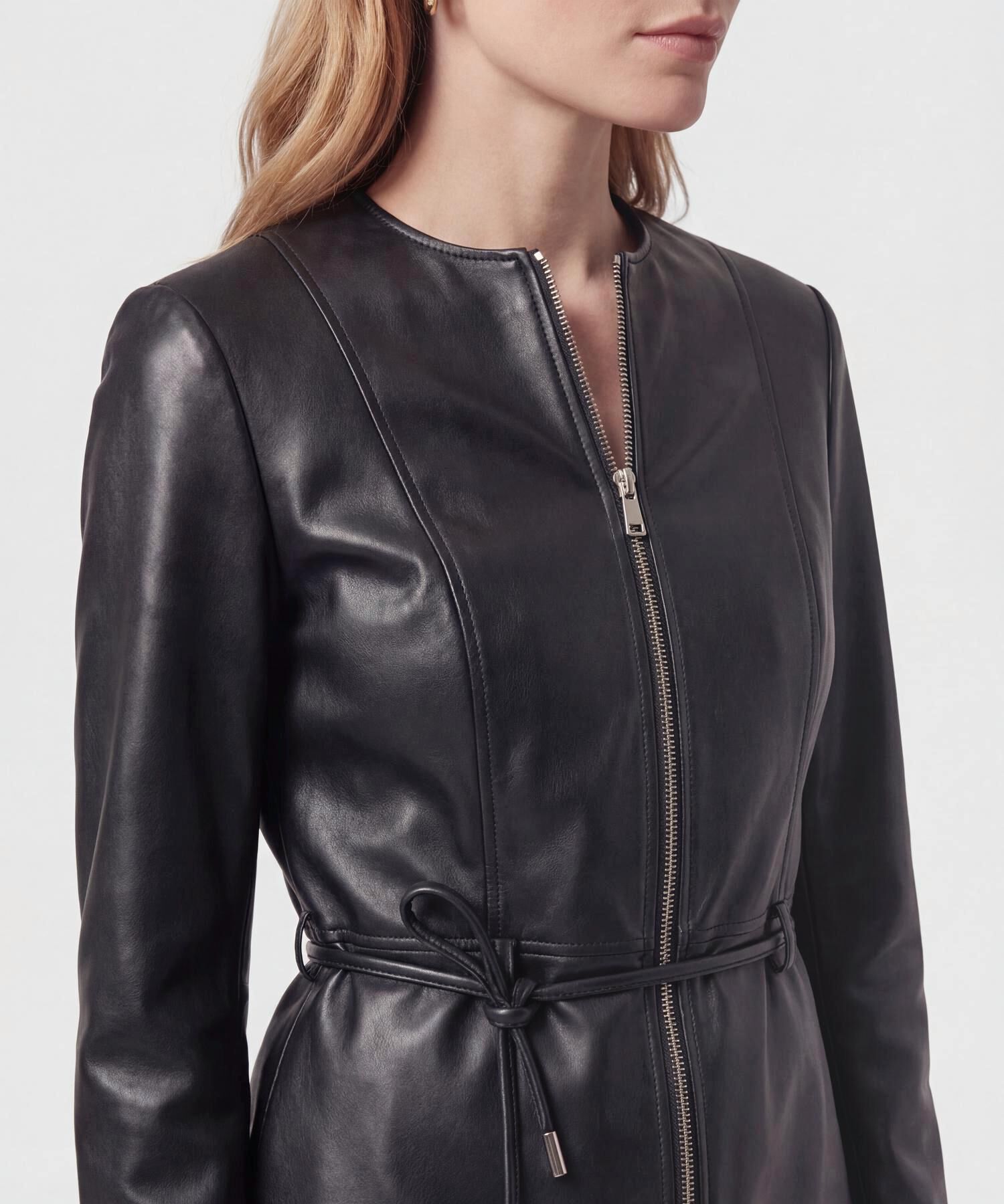 Chaqueta Textura Cuero Cintur&oacute;n Mujer