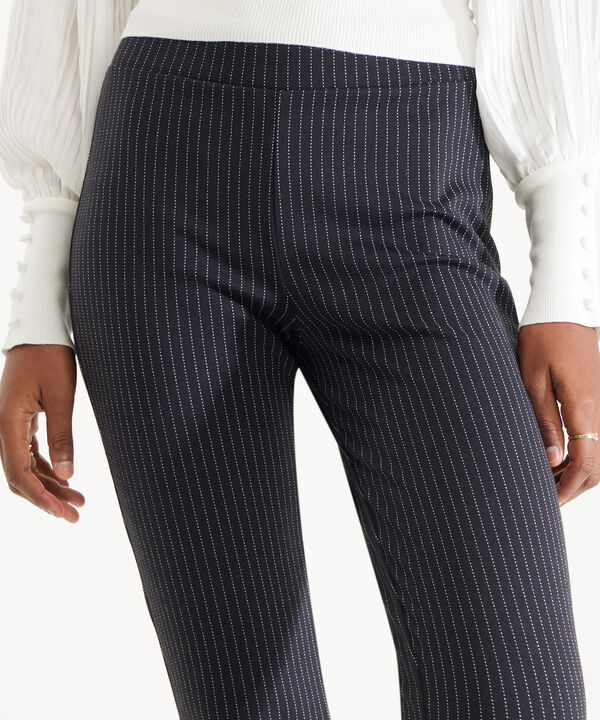 Leggings Preteñido Con Corte En Frente image number null