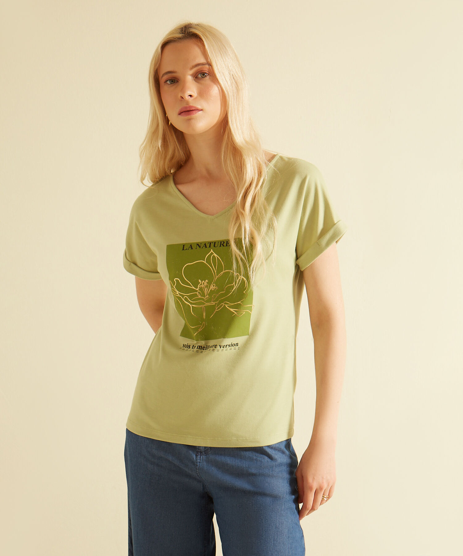 Camiseta Manga Rodada Con Screen En Frente