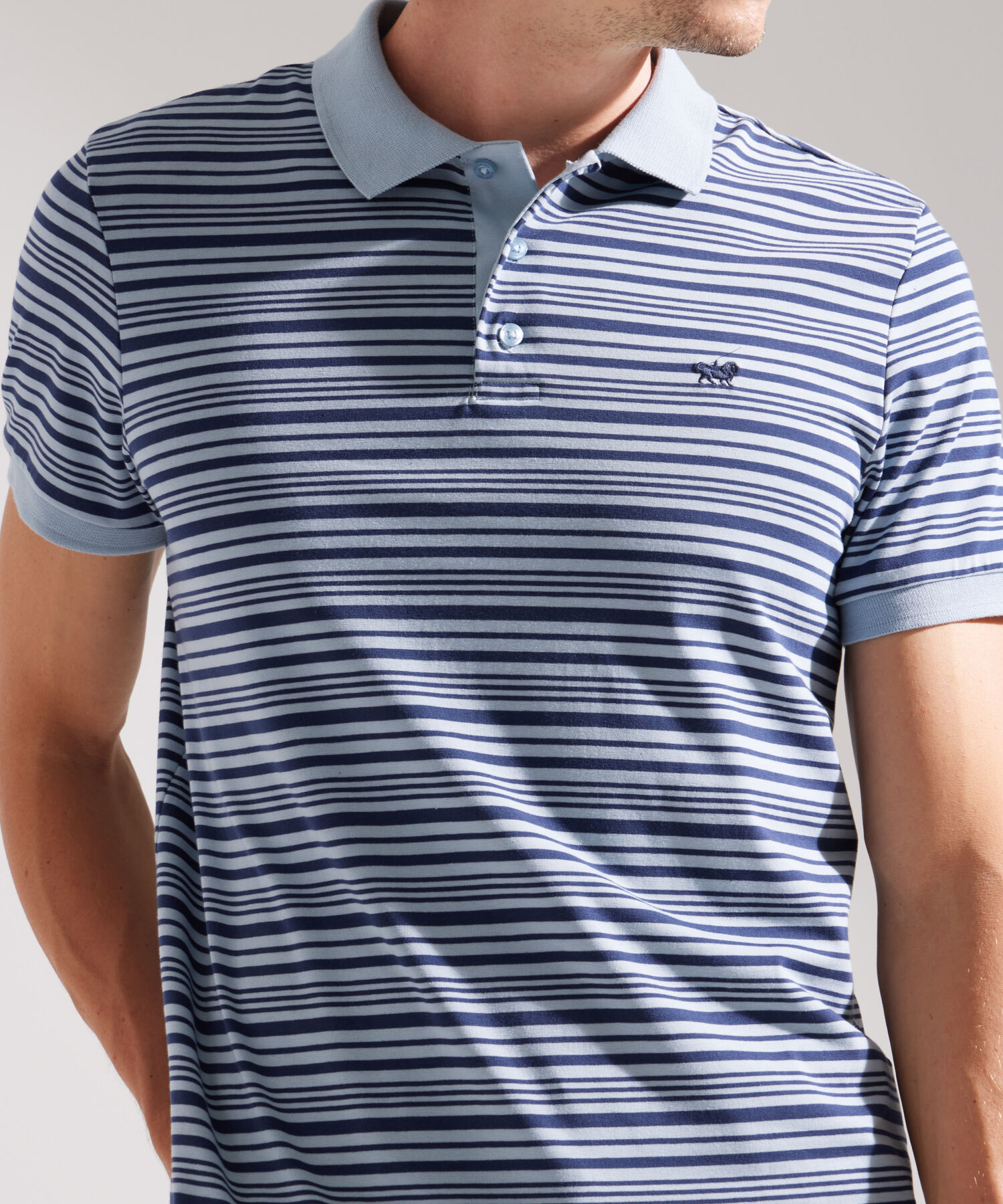 Polo, Cuello Y Puños Tejidos Con  Slim Fit