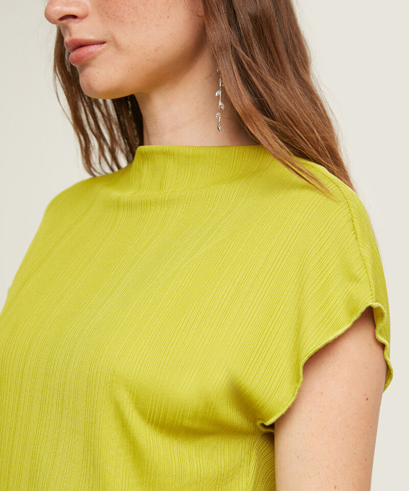 Camiseta Unicolor Textura, Manga Sisa, Cuello Semialto, Tropico Floral
