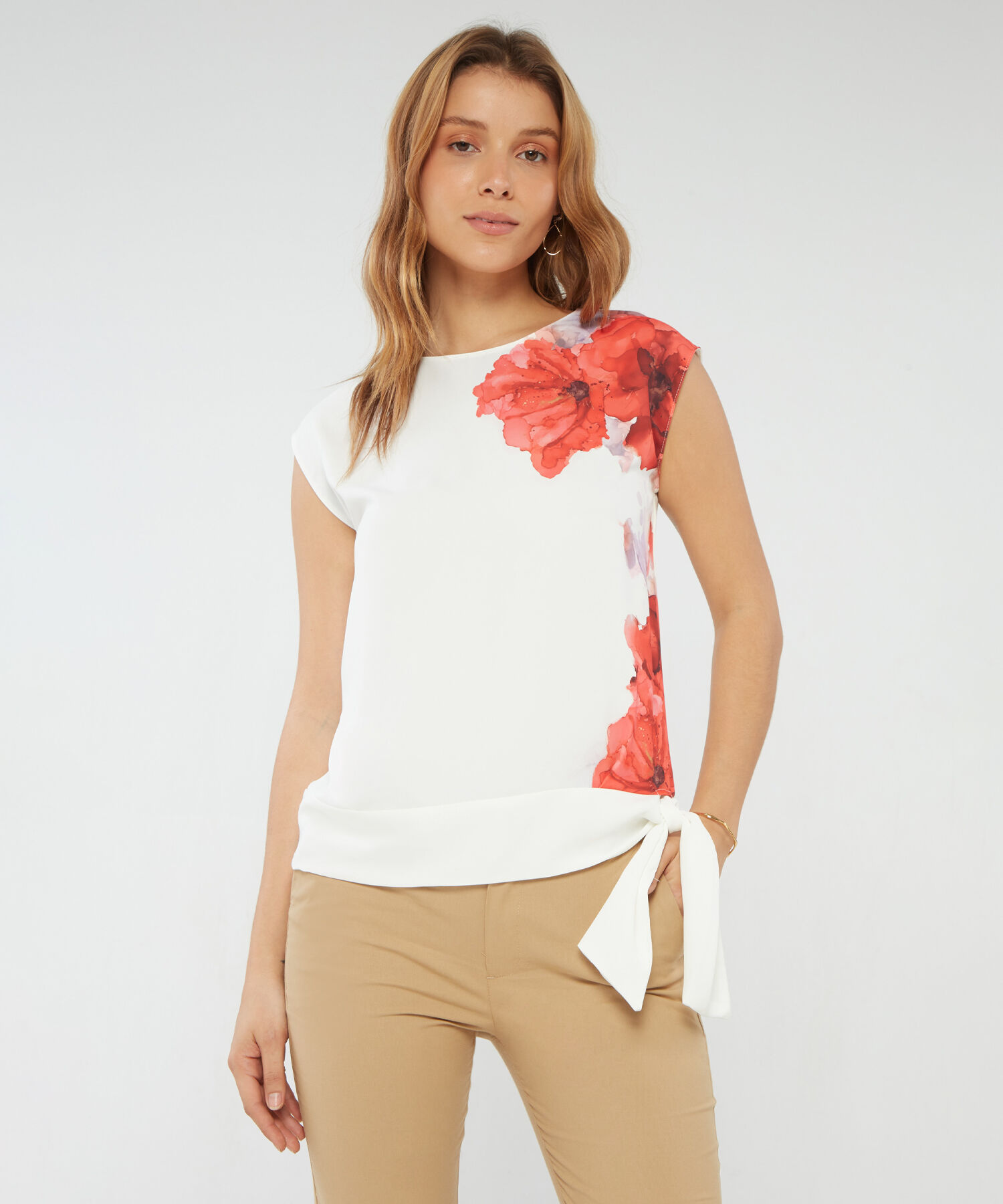 Camiseta Sublimada En Frente Con Detalle De Anudado En Ruedo
