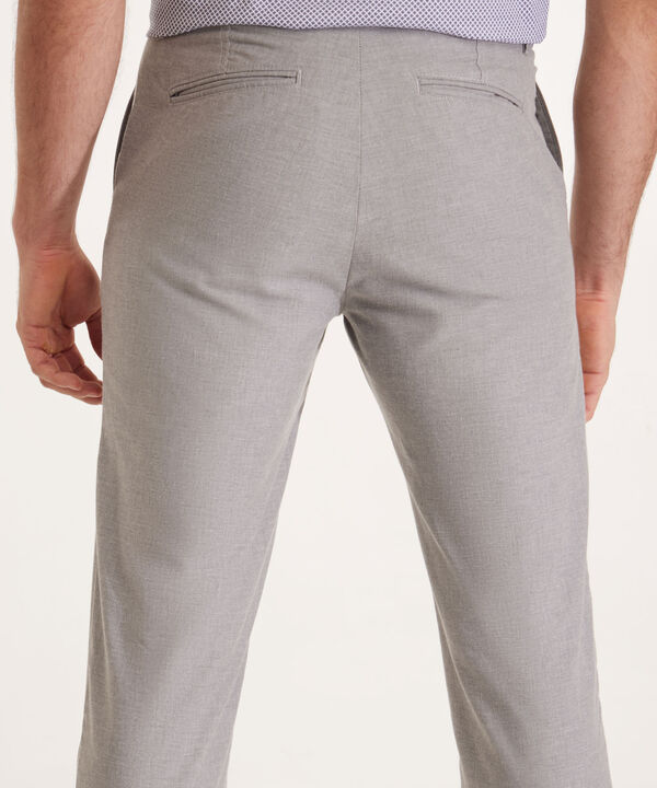 Pantalon Chino Con Detalle En Pretina