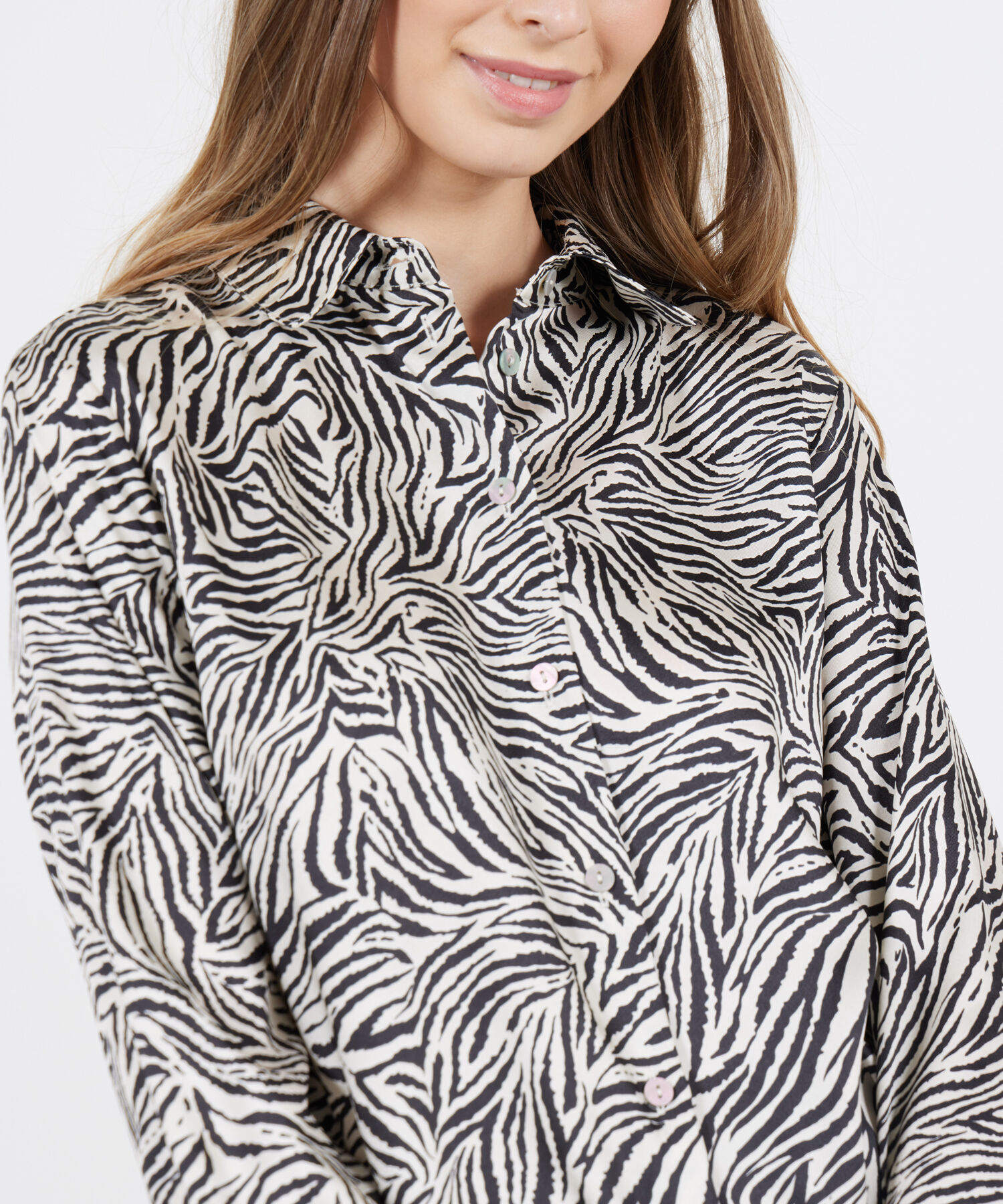 Camisa Estampada En Satín Manga Larga