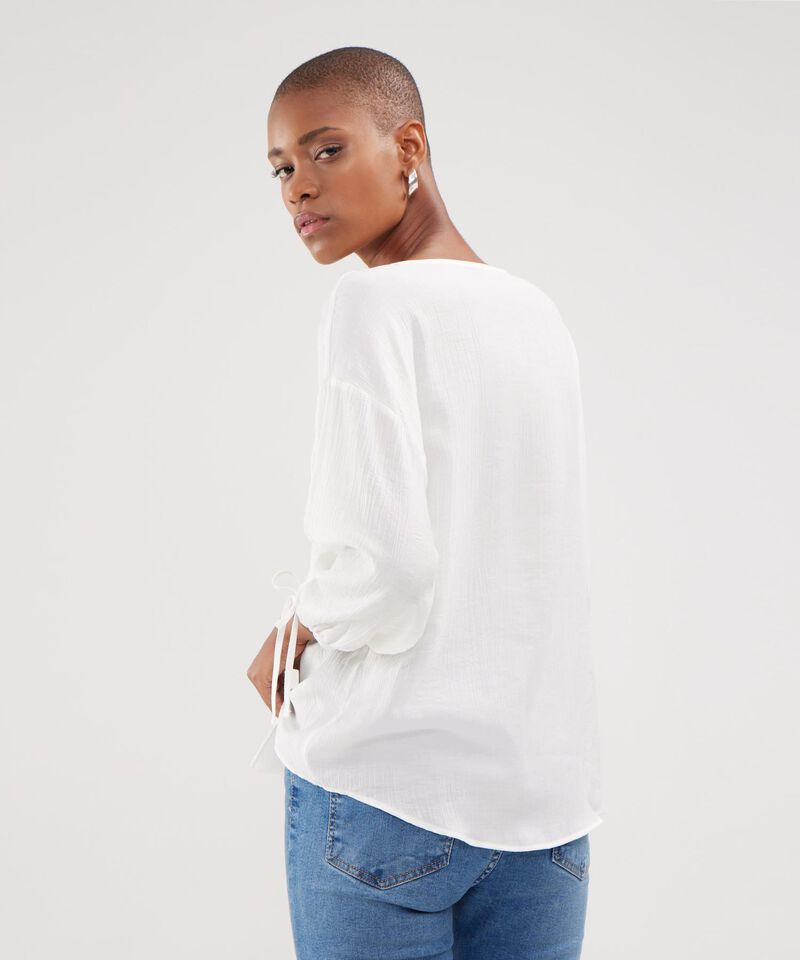 Blusa Unicolor Textura Manga Larga Con Anudado Y Botonadura En Frente