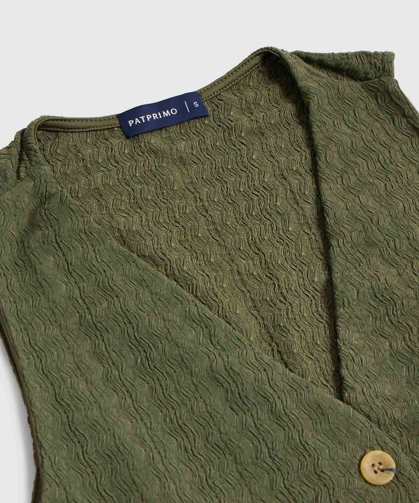 Chaleco Texturizado con Botones de Contraste para Mujer