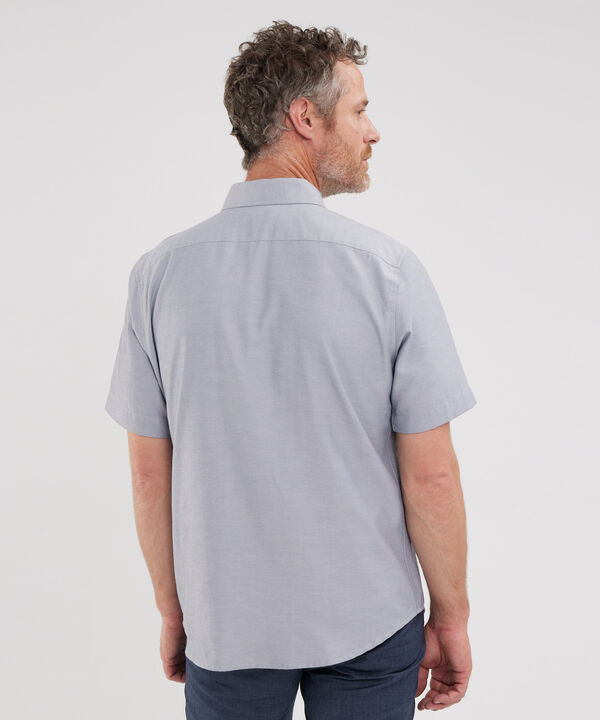 Camisa Unicolor Manga Corta Con Bolsillo, Silueta Regular Fit