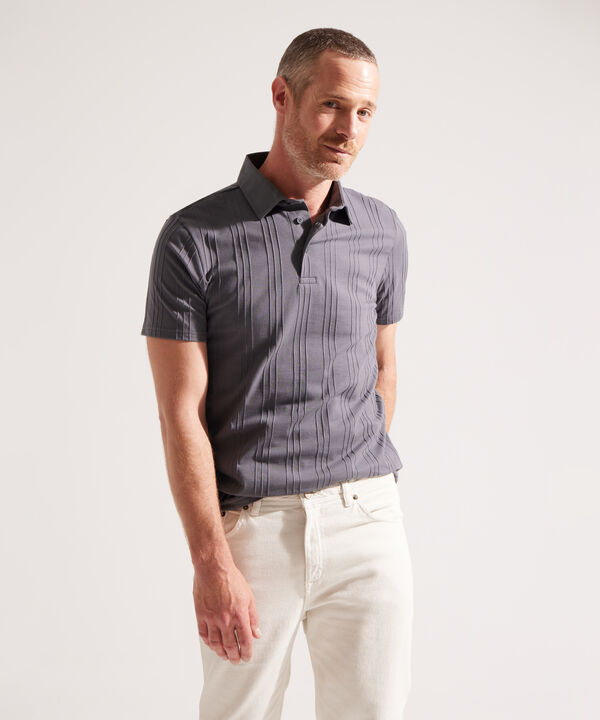 Polo Texturizada con Cuello Duro