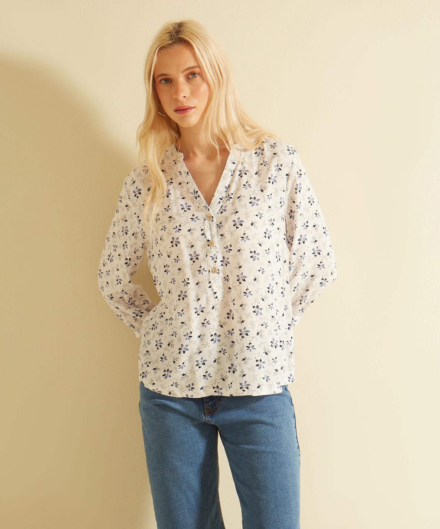 Blusa Manga 3/4 Con Botones En Frente Estampada Monoproducto