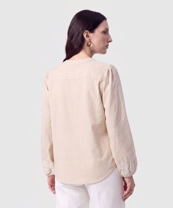 Blusa con Bordado en Pu&ntilde;os para Mujer