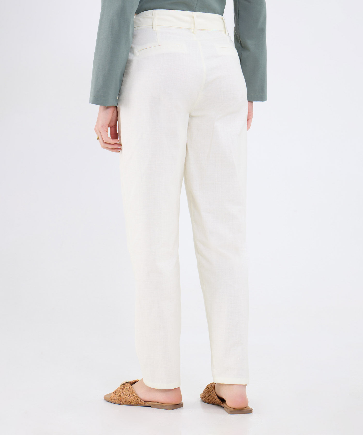 Pantalón Unicolor Con Cinturon