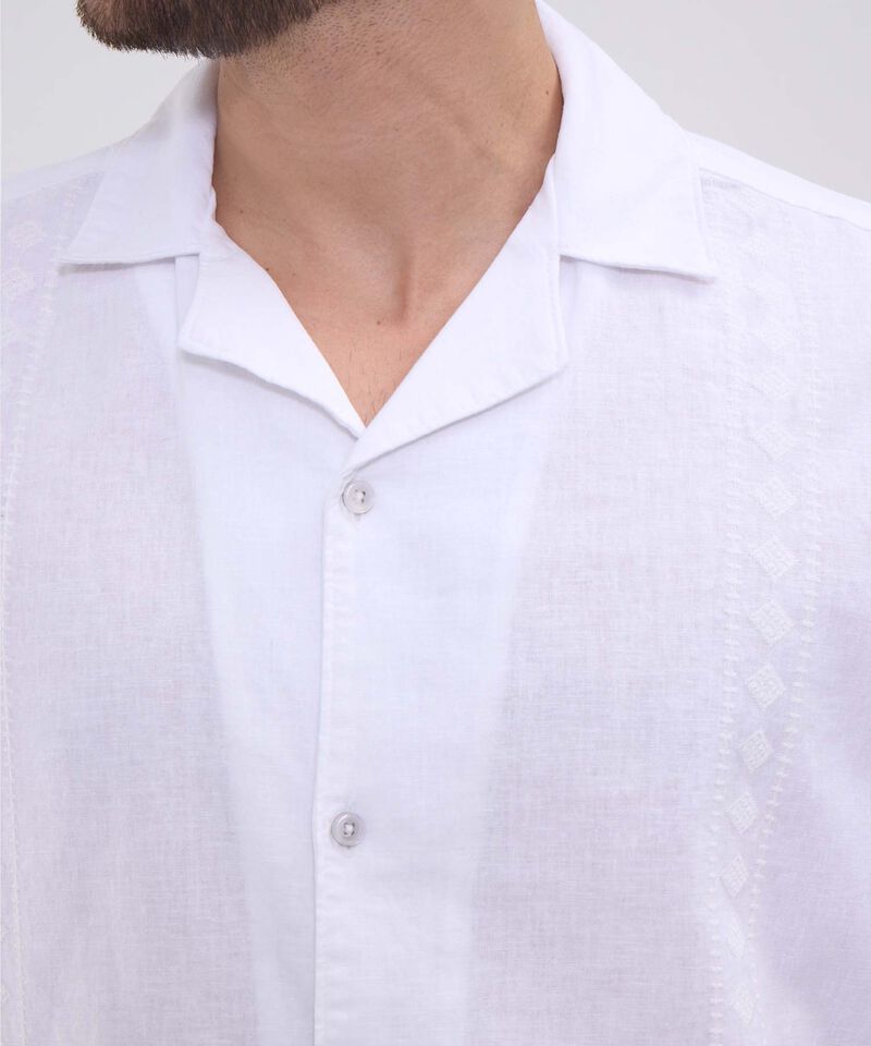 Camisa guayabera manga corta con bordado para hombre