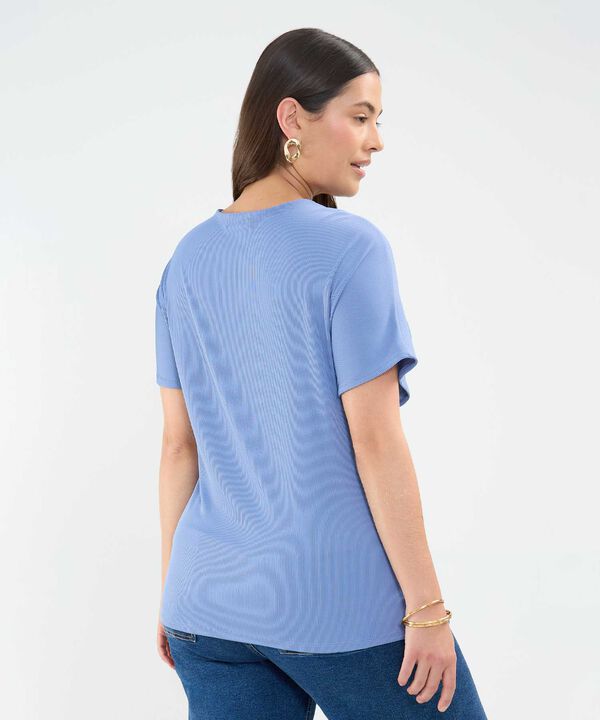 Camiseta con Anudado