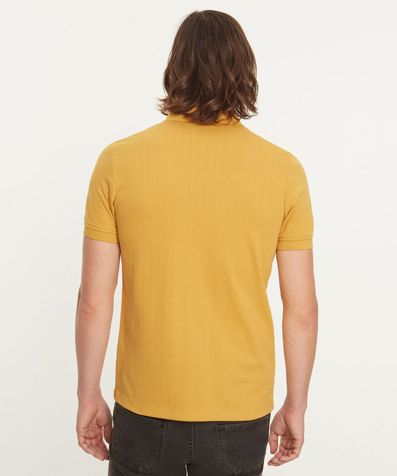 Polo Unicolor Textura Cuello Y Puños Tejidos, Pechera Con Abotonadura Interna Y Silueta Regular Fit, Safari Soft