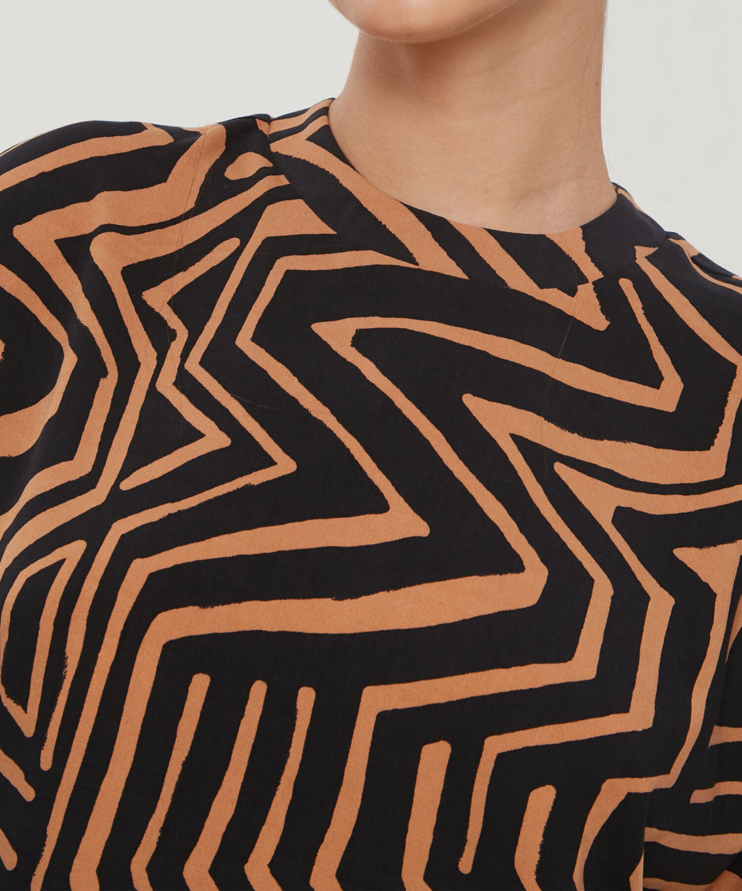 Blusa Estampada, Manga Corta Rodada Cuello Halter Con Botones, Serena