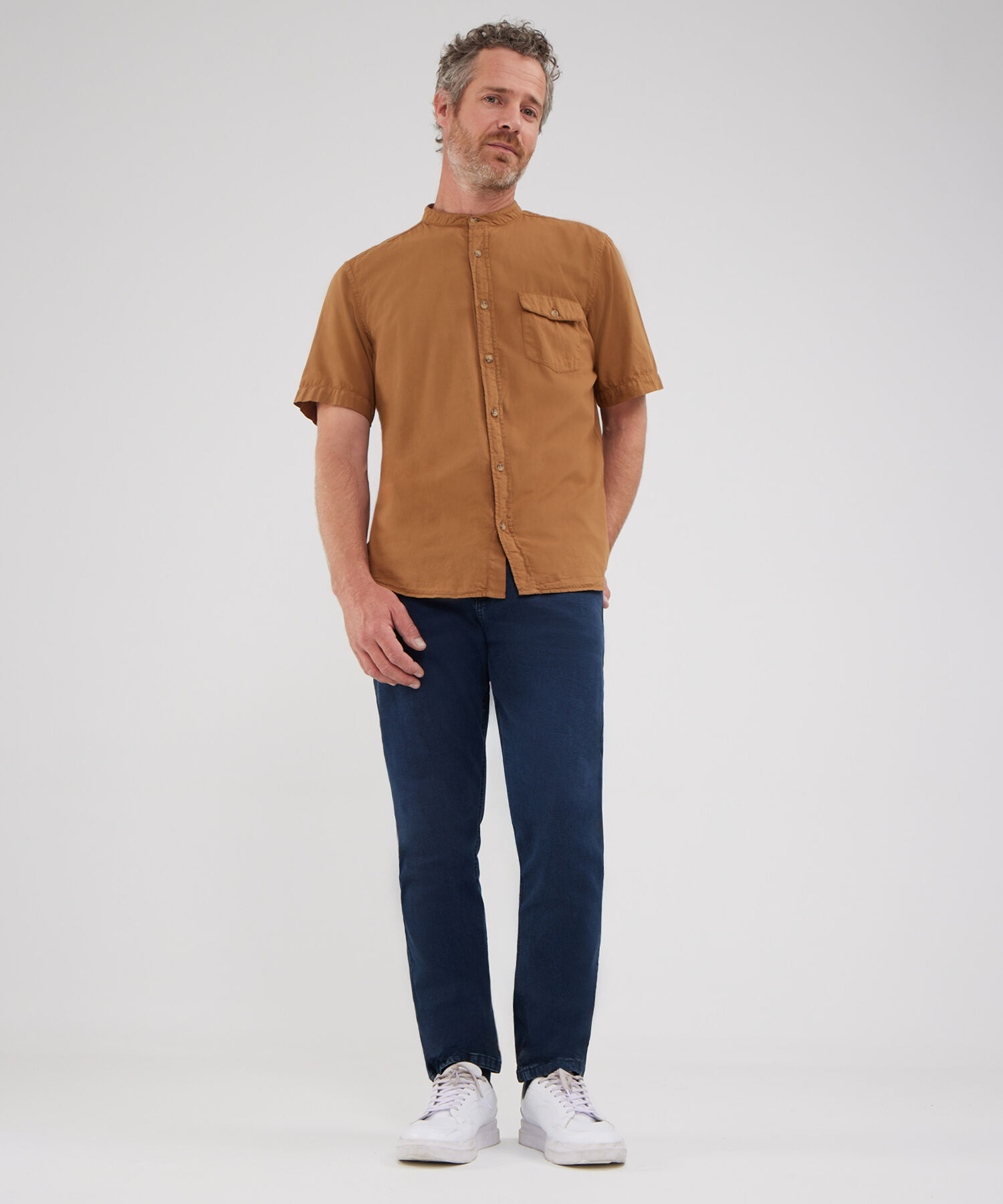 Camisa Unicolor Silueta Regular Fit