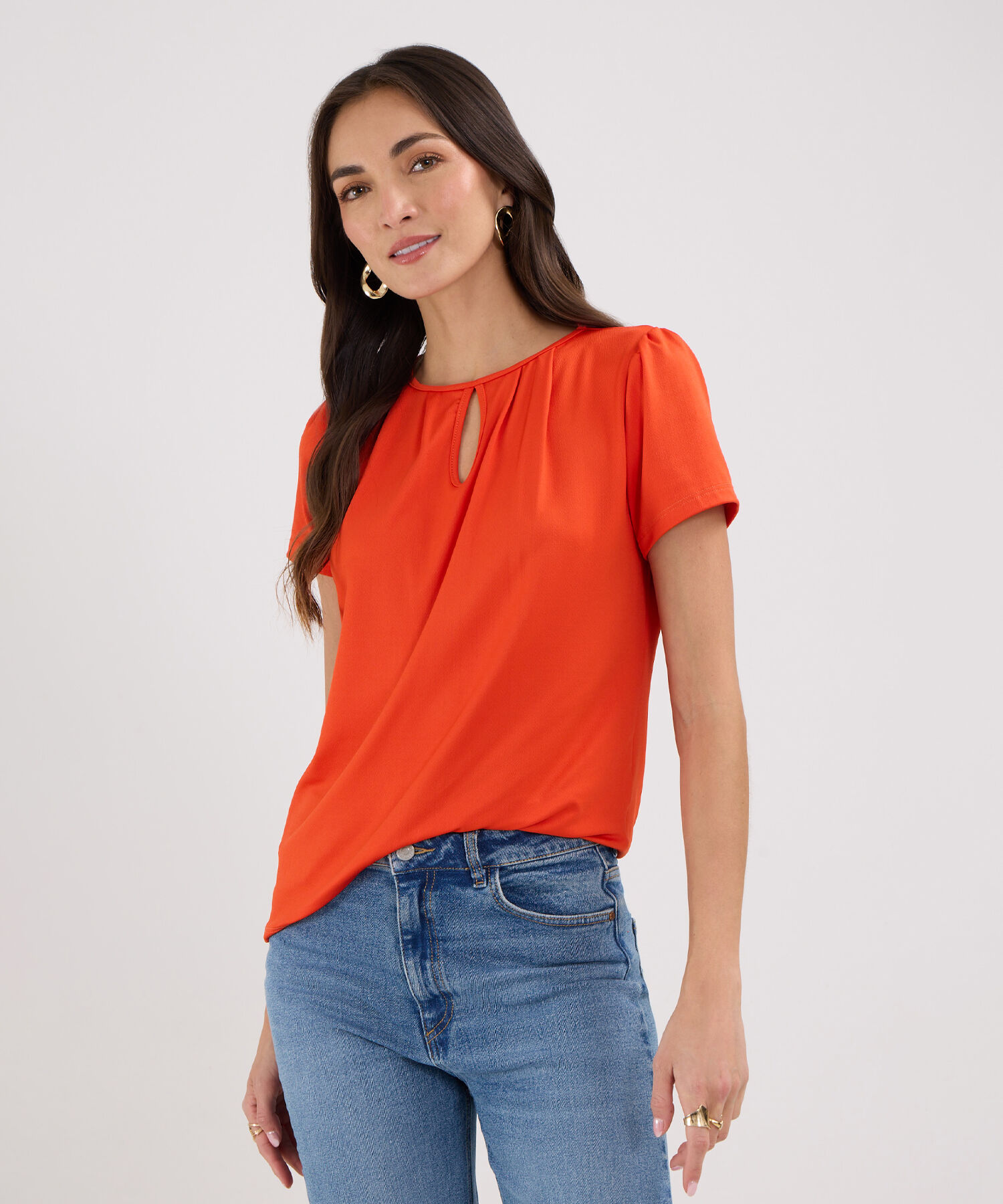 Camiseta Unicolor, Manga Corta Con Recogido Y Escote Con Abertura Ojal