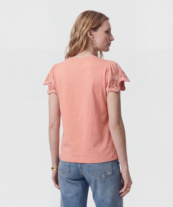 Camiseta Manga Campana Con Bordados Para Mujer