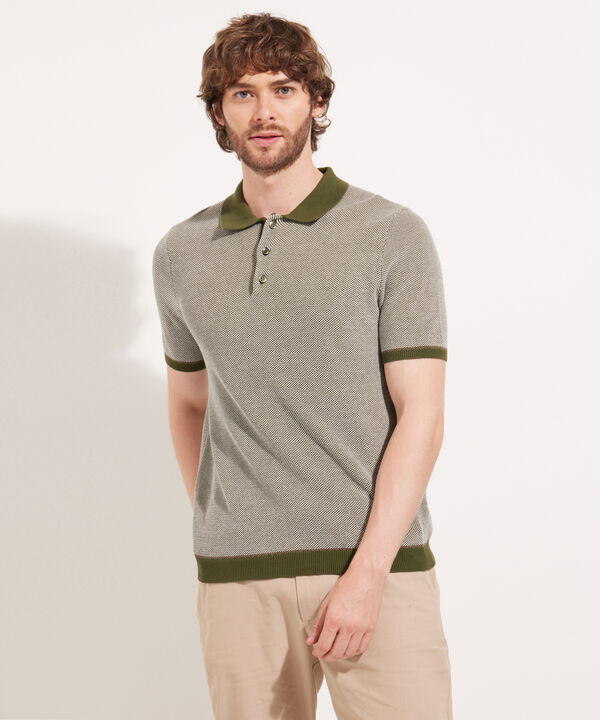 Polo Unicolor Con Detalles En Contraste image number null