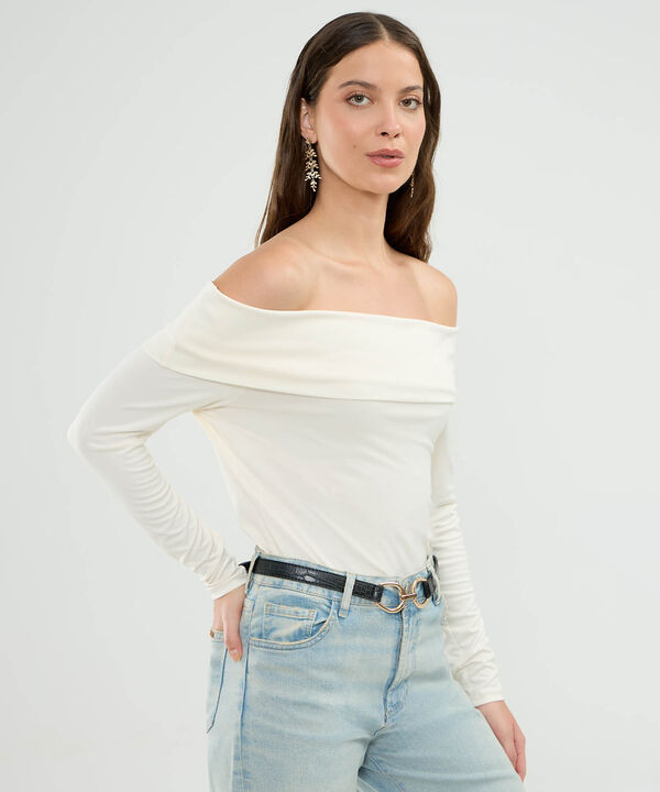 Camiseta Ajustada Cuello Bandeja Para Mujer image number null