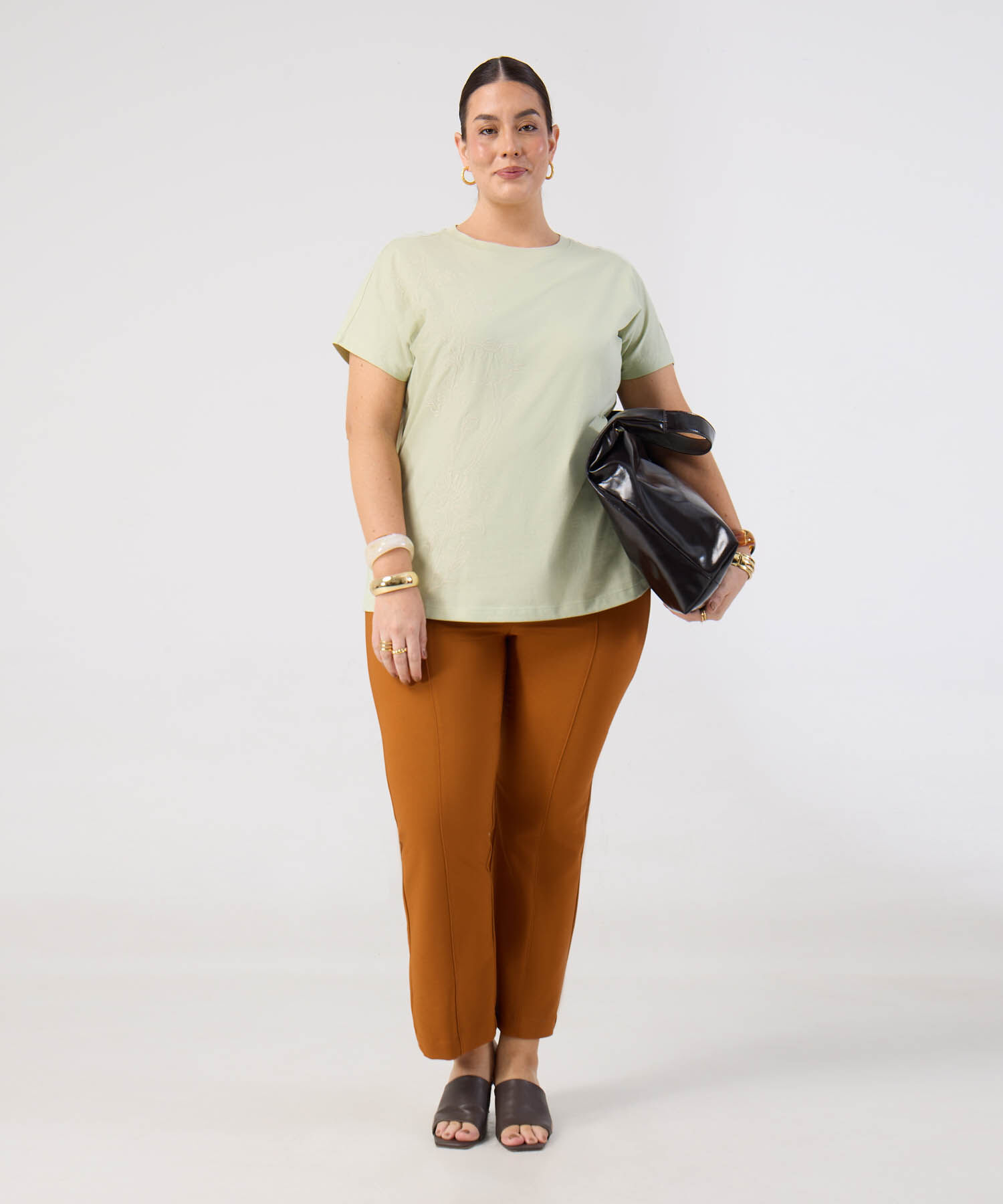 Camiseta Unicolor con Bordado Bot&aacute;nico para Mujer Curvy