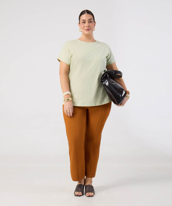 Camiseta Unicolor con Bordado Bot&aacute;nico para Mujer Curvy