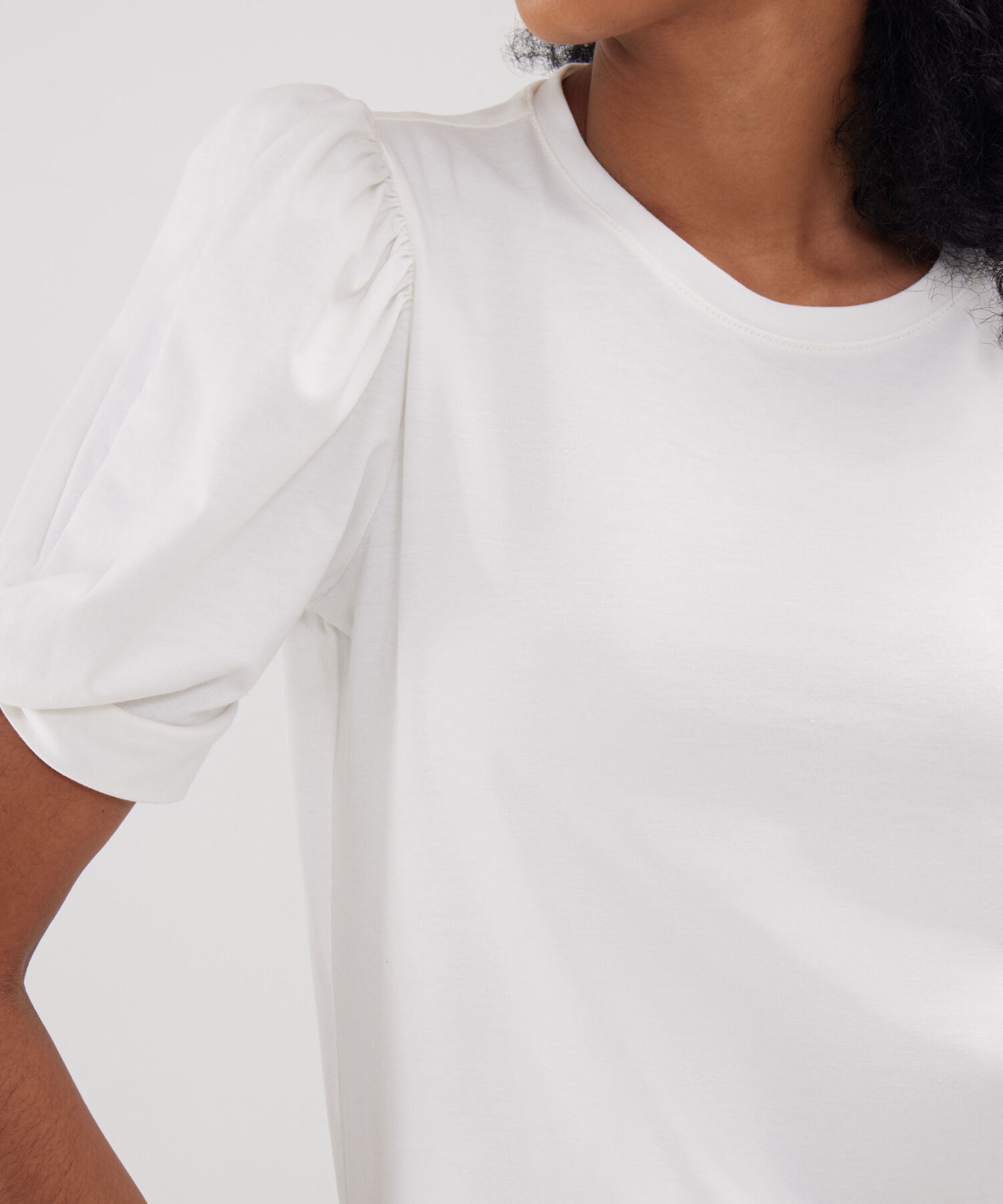 Camiseta Con Detalle En Manga