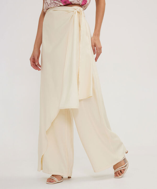 Pantalon Unicolor Con Sobrecapa image number null