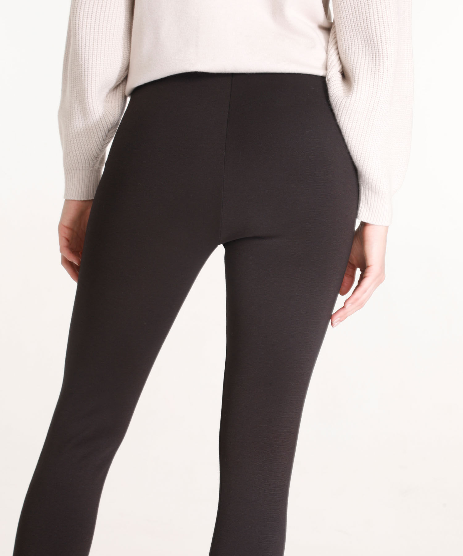 Leggings Con Broches Sobrepuestos