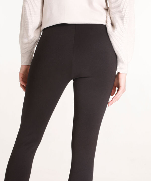 Leggings Con Broches Sobrepuestos