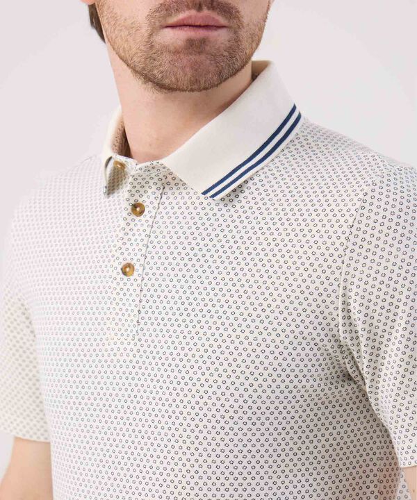 Polo estampada con cuello tejido  image number null