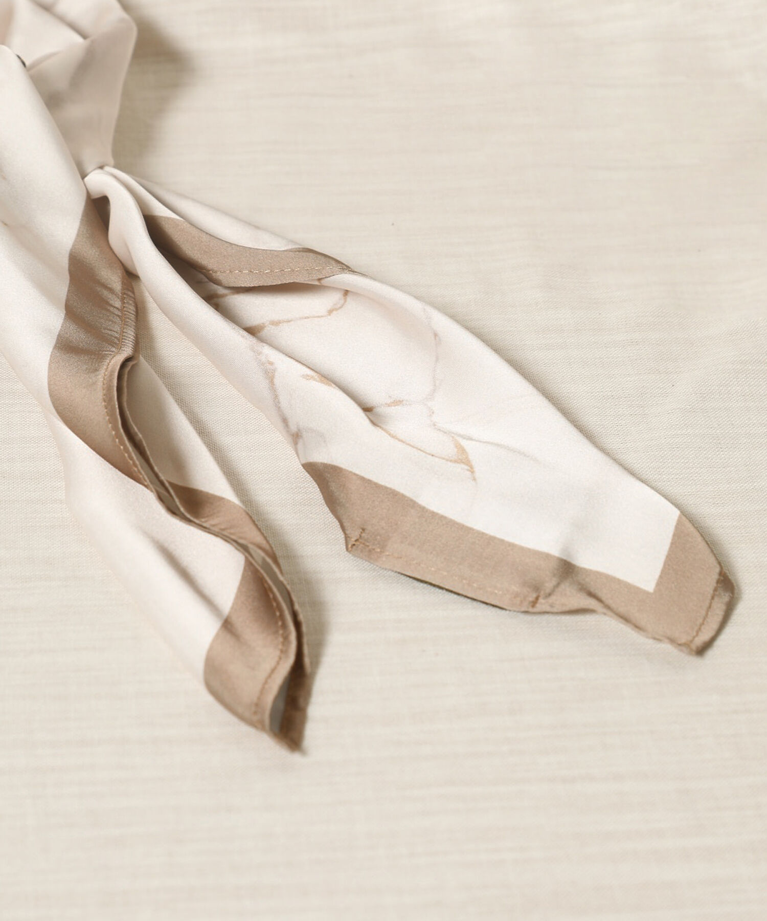 Pa&ntilde;oleta Estampada En Sat&iacute;n