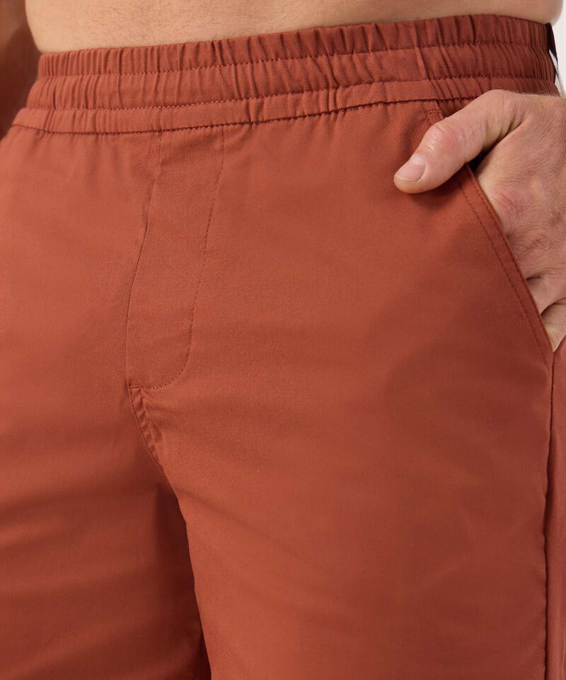 Bermuda Unicolor Con Pretina Encauchada Y Cordón Interno